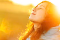 Không phải tiền bạc hay danh vọng, điều gì mới làm ta hạnh phúc?