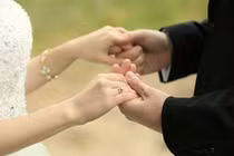 Có nên kết hôn vì áp lực tuổi tác?