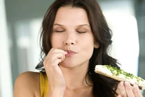 Chế độ ăn kiêng cực đoan trong giới trẻ tiềm ẩn rủi ro