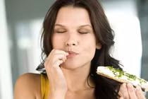 Chế độ ăn kiêng cực đoan trong giới trẻ tiềm ẩn rủi ro