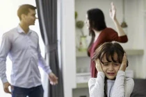 Trẻ tổn thương bởi không khí im lặng trong gia đình