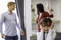 Trẻ tổn thương bởi không khí im lặng trong gia đình