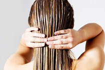 Đừng chỉ dưỡng tóc, hãy chăm sóc từ da đầu