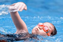 Dạy con học bơi từ khi nào là tốt nhất?