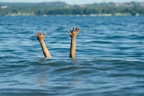 Dạy con học bơi từ khi nào là tốt nhất?