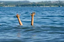 Dạy con học bơi từ khi nào là tốt nhất?