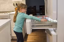 Cha mẹ nên dạy con kỹ năng gì khi ở nhà một mình? 