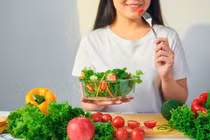 Tác hại của ăn vội, cách khắc phục