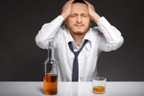 Nguy cơ đột quỵ từ thói quen uống rượu bia mỗi ngày