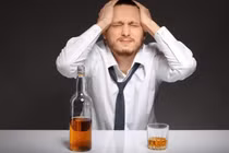 Nguy cơ đột quỵ từ thói quen uống rượu bia mỗi ngày