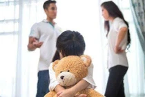 Cha mẹ cãi nhau trước mặt con, ảnh hưởng tâm lý đến trẻ