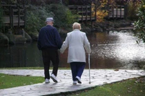 Giữ kết nối với bạn bè, bí quyết sống vui khi về già 