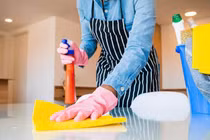 Có nên thuê người chăm con để giữ lửa hôn nhân?