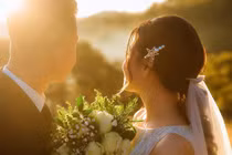 Yêu một kiểu, cưới một kiểu, có mâu thuẫn?