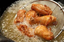 Dầu ăn bẩn đe dọa sức khoẻ người tiêu dùng