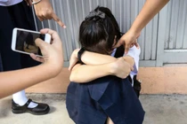 Phụ huynh cần làm gì khi con bị bạo lực học đường?