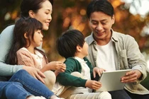 Cha mẹ làm gì để giúp con quản lý cảm xúc?