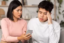 Bạn đời kiểm soát, nên chọn buông hay giữ?