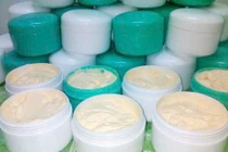 Viêm da từ các sản phẩm làm đẹp không rõ nguồn gốc