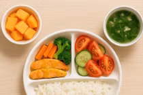 Gợi ý bữa ăn cân đối cho trẻ khỏe mạnh