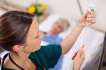 Nguy hiểm khi tự truyền dịch tại nhà 