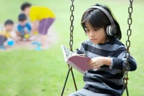 Con rụt rè, nhút nhát, làm thế nào để trẻ tự tin hơn?