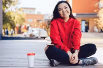 Chăm chút vẻ ngoài, bài học đầu đời cho con