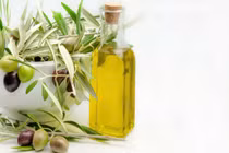 Dầu ô liu, dầu mè có tốt hơn dầu ăn thông thường?