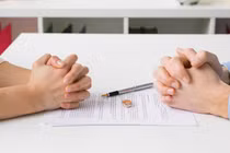 Cha mẹ nên làm gì khi con đổ vỡ hôn nhân?