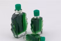 Nguy hại khi cha mẹ lạm dụng dầu gió cho trẻ