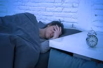 Cách đối diện cảm xúc tiêu cực mà không bị chúng cuốn đi 