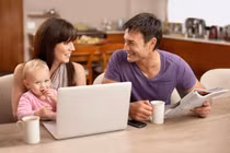 Vợ chồng nên chia sẻ hay giữ kín thu nhập?