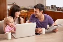 Vợ chồng nên chia sẻ hay giữ kín thu nhập?