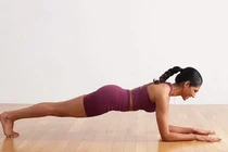 Tự tập squat, plank tại nhà, coi chừng chấn thương cột sống