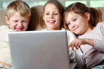 Làm sao dạy con kiểm soát cảm xúc trong thời đại mạng xã hội?