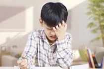 Cách nhận biết trẻ bị rối loạn lo âu học đường