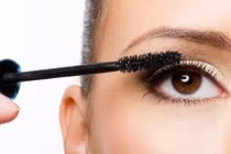 Giữ lớp make up đẹp lâu giữa ngày hè oi ả 