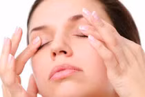 Động tác giúp giảm sụp mí mắt