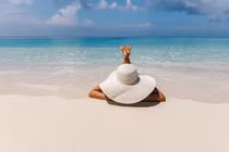 Tắm nắng đúng cách, bí quyết vàng để ngăn loãng xương