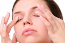 Động tác giúp giảm sụp mí mắt