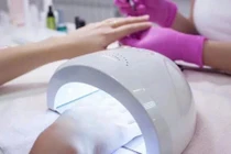 Tia UV trong máy sấy móng có thể làm tăng nguy cơ ung thư da