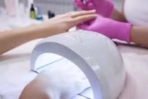 Tia UV trong máy sấy móng có thể làm tăng nguy cơ ung thư da