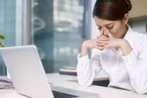 Hỗ trợ ra sao khi sự nghiệp của bạn đời bế tắc?