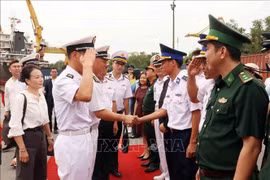 Biên đội tàu Hải quân Trung Quốc thăm TP Hồ Chí Minh