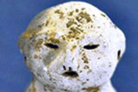 Mở mộ cổ, giật mình tìm thấy búp bê bằng đất sét tinh xảo