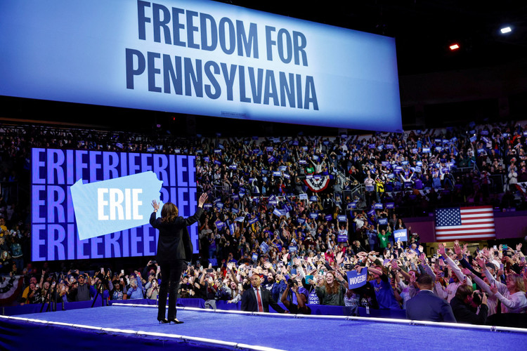 Ứng cử viên tổng thống đảng Dân chủ Phó Tổng thống Hoa Kỳ Harris đến thăm Erie