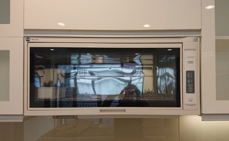 Máy sấy diệt khuẩn thìa đũa có giá không cao nhưng lại cực kỳ hữu ích.