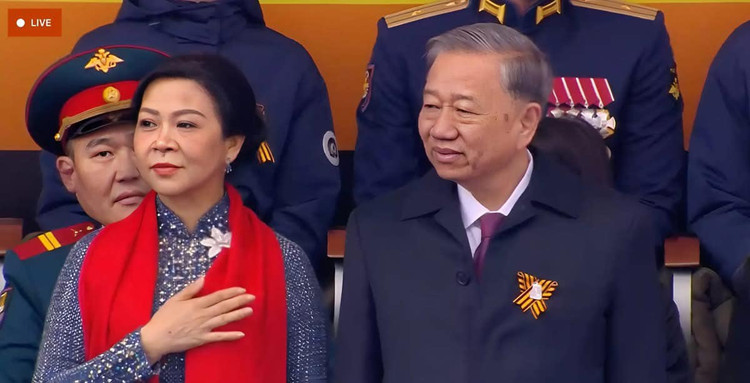 Tổng Bí thư Tô Lâm và Phu nhân dự Lễ duyệt binh kỷ niệm 80 năm Ngày chiến thắng trong Chiến tranh Vệ quốc vĩ đại tại Quảng trường Đỏ