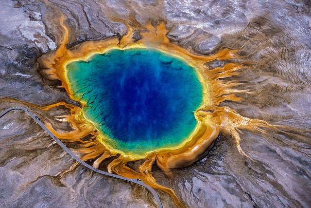 Phát hiện "nắp magma đang thở" trong siêu núi lửa Yellowstone ảnh 1