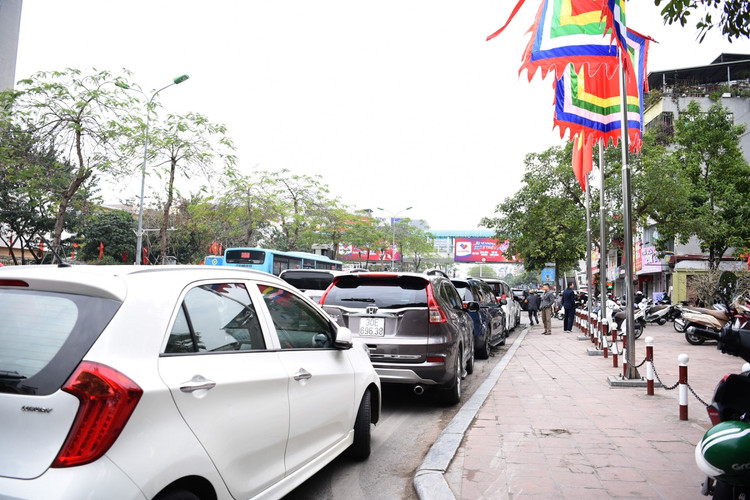 Muon kieu chat chem trong xe quanh cac den, chua dau xuan moi-Hinh-7